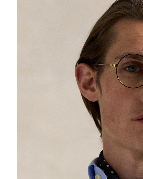 A timeless layering piece, this crewneck jumper is crafted with fine-gauge wool yarn from Italy.