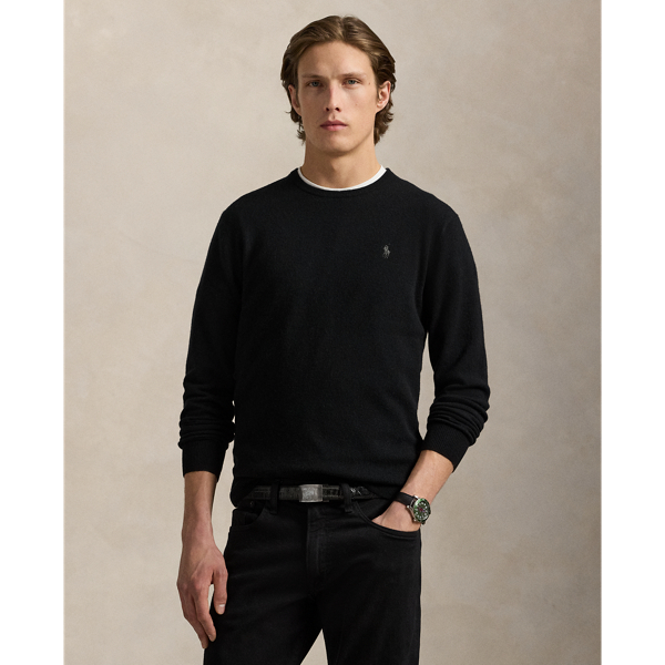 A timeless layering piece, this crewneck jumper is crafted with fine-gauge wool yarn from Italy.