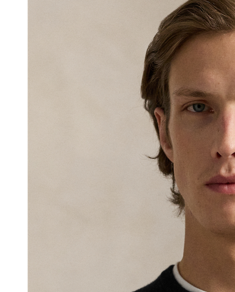 A timeless layering piece, this crewneck jumper is crafted with fine-gauge wool yarn from Italy.