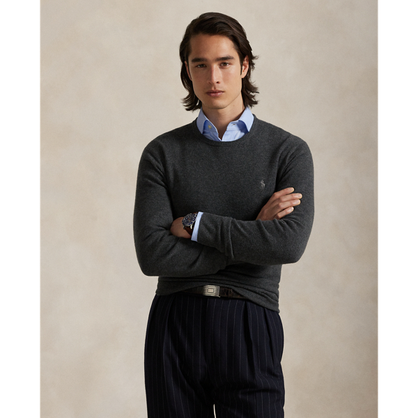A timeless layering piece, this crewneck jumper is crafted with fine-gauge wool yarn from Italy.