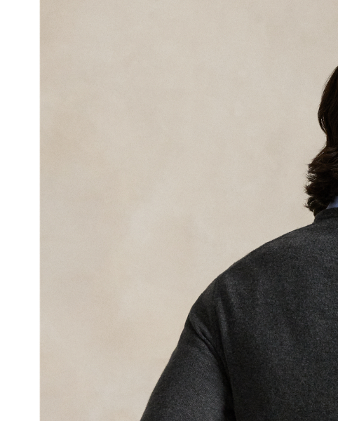 A timeless layering piece, this crewneck jumper is crafted with fine-gauge wool yarn from Italy.