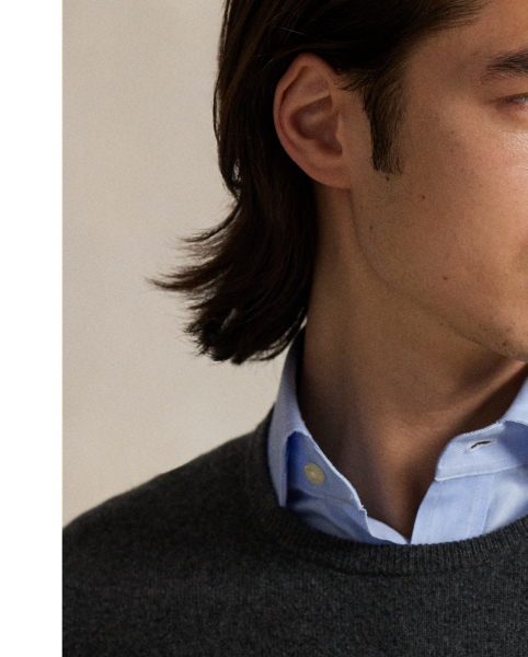 A timeless layering piece, this crewneck jumper is crafted with fine-gauge wool yarn from Italy.