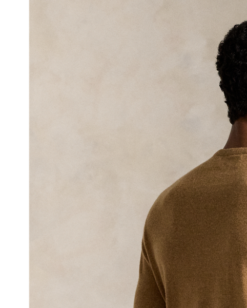 A timeless layering piece, this crewneck jumper is crafted with fine-gauge wool yarn from Italy.