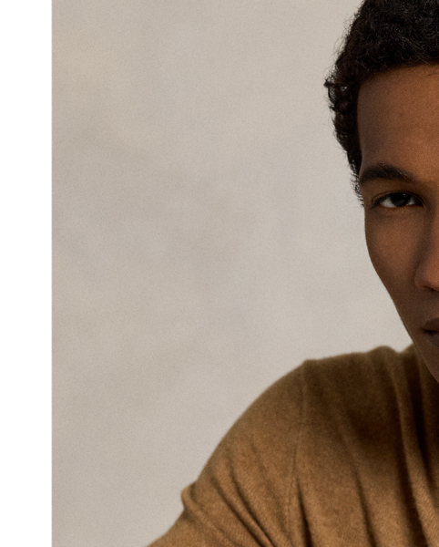 A timeless layering piece, this crewneck jumper is crafted with fine-gauge wool yarn from Italy.