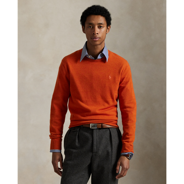 A timeless layering piece, this crewneck jumper is crafted with fine-gauge wool yarn from Italy.