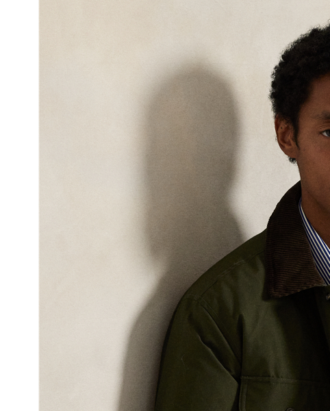 A timeless layering piece, this crewneck jumper is crafted with fine-gauge wool yarn from Italy.