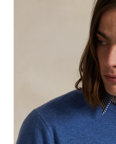 A timeless layering piece, this crewneck jumper is crafted with fine-gauge wool yarn from Italy.