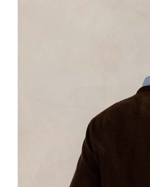 A timeless layering piece, this crewneck jumper is crafted with fine-gauge wool yarn from Italy.