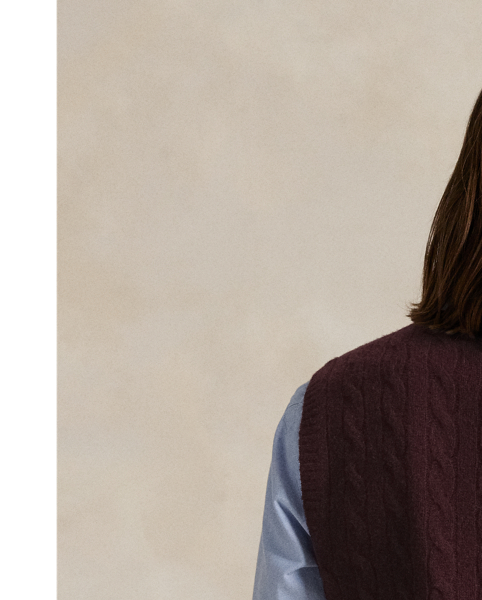 Featuring our iconic cable-knit motif, this sleeveless jumper is crafted with Italian yarn that's spun with wool and cashmere.