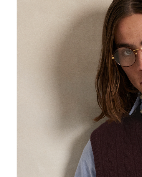 Featuring our iconic cable-knit motif, this sleeveless jumper is crafted with Italian yarn that's spun with wool and cashmere.