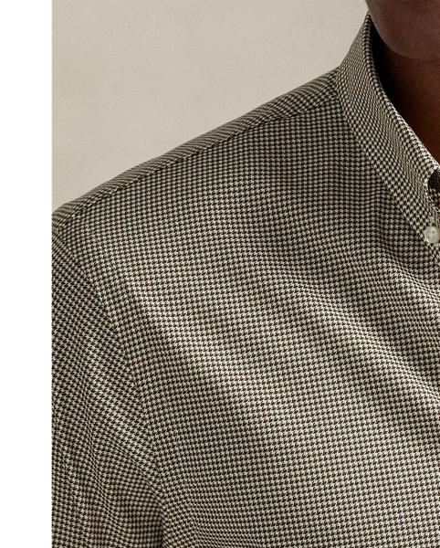 This shirt's poplin fabric combines soft, breathable cotton with extra stretch for added comfort. At the left chest, it is intricately embroidered with our signature Pony for an iconic look.