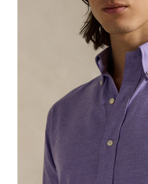 This lightweight shirt is crafted with an innovative, brushed cotton-blend fabric that is both stretchy and ultrasoft. It also wicks away moisture to help keep you cool and comfortable throughout the day.