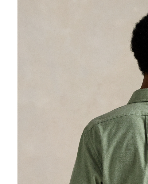 This lightweight shirt is crafted with an innovative, brushed cotton-blend fabric that is both stretchy and ultrasoft. It also wicks away moisture to help keep you cool and comfortable throughout the day.