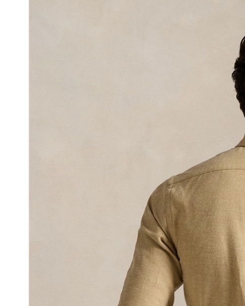 This lightweight shirt is crafted with an innovative, brushed cotton-blend fabric that is both stretchy and ultrasoft. It also wicks away moisture to help keep you cool and comfortable throughout the day.