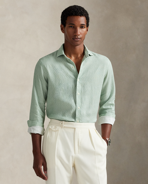 Lightweight, breathable linen makes this shirt perfectly suited to warm-weather days, while a miniature motif of riding helmets and crops adds equestrian-inspired style.