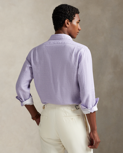 Lightweight, breathable linen makes this shirt perfectly suited for warm-weather days, while a miniature horseshoe print adds equestrian-inspired style.