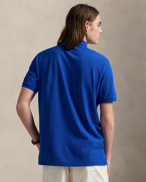 An American style standard since 1972, the Polo shirt has been imitated but never matched. Over the decades, Ralph Lauren Lauren has reimagined his signature style in a wide array of colours and fits, yet all retain the quality and attention to detail of the iconic original. Part of the season's racing-inspired collection, this version features a bold poster-style print that pays homage to motorsports.