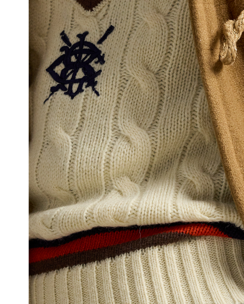 This reinterpretation of the classic toggle-front coat is made from wool herringbone cloth and filled with down-alternative insulation. As with vintage toggle coats, the hood features several snaps for a customisable fit.