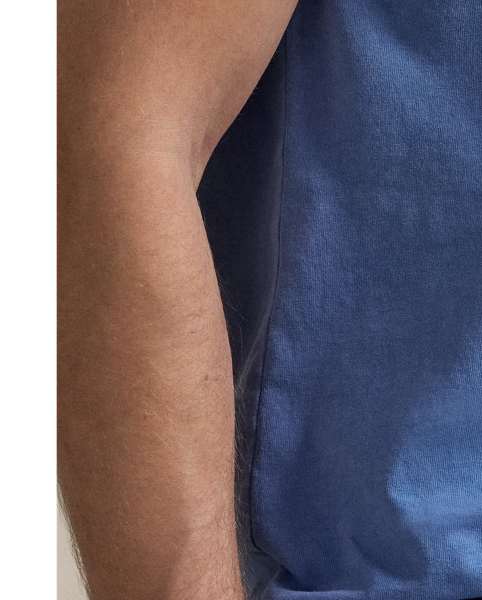 This cotton jersey T-shirt is specially developed for a relaxed, timeworn look and an ultra-soft feel from day one.