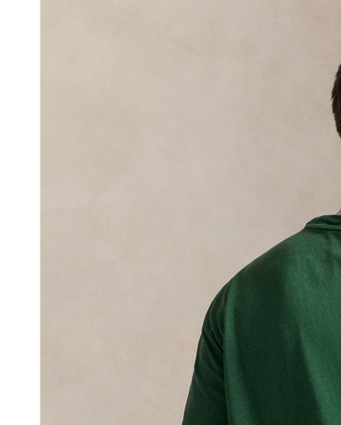 This cotton jersey T-shirt is specially developed for a relaxed, timeworn look and an ultra-soft feel from day one.