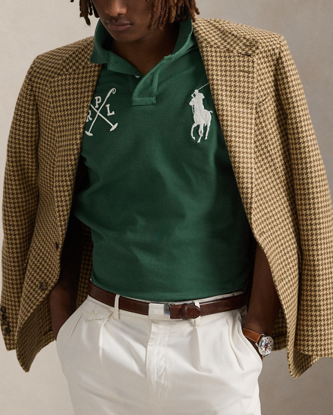 An American style standard since 1972, the Polo shirt has been imitated but never matched. Over the decades, Ralph Lauren Lauren has re-imagined his signature style in a wide array of colours and fits, yet all retain the quality and attention to detail of the iconic original. This version is made from our highly breathable cotton mesh and features a twill “3” patch, which is the number typically worn by a polo team’s strongest player.