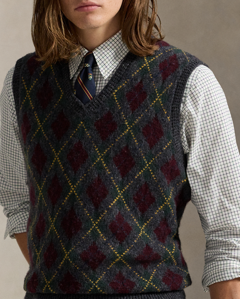 This argyle sleeveless jumper is part of the season's collection inspired by the sophisticated simplicity of uptown Manhattan. On the left hem, it features our founder's initials intricately embroidered by hand.