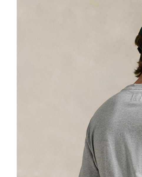 Part of our collection celebrating Wimbledon 2025, this T-shirt features the tournament's logo and a tennis-inspired "Polo  Ralph Lauren Lauren" crest commemorating the year. It is made from sueded cotton jersey and finished with our signature embroidered Pony on the hem.