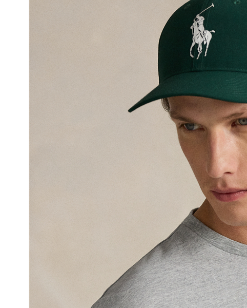 Part of our collection celebrating Wimbledon 2025, this T-shirt features the tournament's logo and a tennis-inspired "Polo  Ralph Lauren Lauren" crest commemorating the year. It is made from sueded cotton jersey and finished with our signature embroidered Pony on the hem.