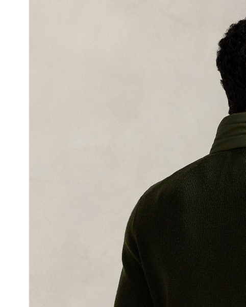 This quarter-zip jumper is finely knit with Italian wool yarn that is specially developed for easy care. On the collar and shoulders, quilted piecing adds a textural contrast.