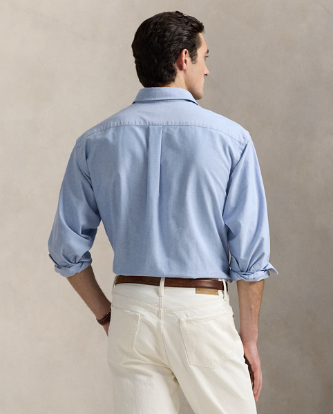 As a boy growing up in the Bronx, Mr Lauren loved going to Yankee Stadium™ to watch his hometown heroes play ball. This unisex oxford shirt celebrates Mr Lauren's long-standing love of the Bronx Bombers™ and the game of baseball with a New York Yankees™ logo patch. It is rendered in our iconic Big Fit from the '90s and finished with our signature embroidered Pony.