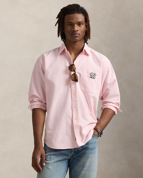 As a boy growing up in the Bronx, Mr Lauren loved going to Yankee Stadium™ to watch his hometown heroes play ball. This unisex oxford shirt celebrates Mr Lauren's long-standing love of the Bronx Bombers™ and the game of baseball with a New York Yankees™ logo patch. It is rendered in our iconic Big Fit from the '90s and finished with our signature embroidered Pony.