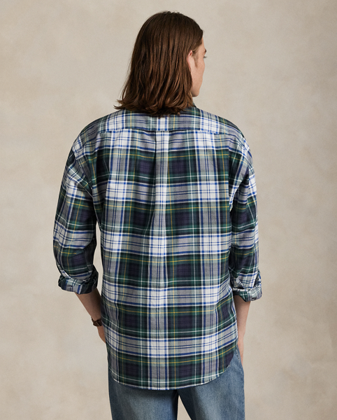As a boy growing up in the Bronx, Mr Lauren loved going to Yankee Stadium™ to watch his hometown heroes play ball. This plaid unisex oxford shirt celebrates Mr Lauren's long-standing love of the Bronx Bombers™ and the game of baseball with a New York Yankees™ logo patch. It is developed in our iconic Big Fit from the '90s and finished with our signature embroidered Pony.