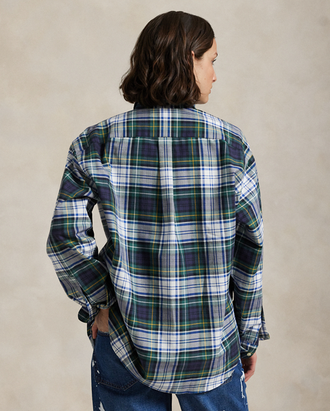 As a boy growing up in the Bronx, Mr Lauren loved going to Yankee Stadium™ to watch his hometown heroes play ball. This plaid unisex oxford shirt celebrates Mr Lauren's long-standing love of the Bronx Bombers™ and the game of baseball with a New York Yankees™ logo patch. It is developed in our iconic Big Fit from the '90s and finished with our signature embroidered Pony.