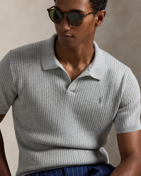This jumper's cotton yarn is combed with fine brushes, resulting in a softer, more durable garment. It is adorned with our signature embroidered Pony on the left chest for an iconic Polo finish.