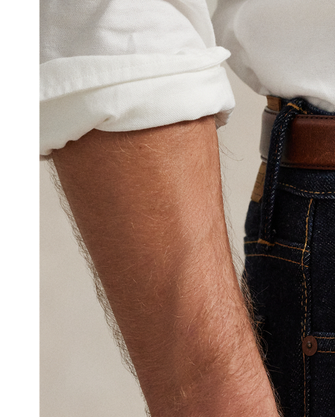 The slim-leg Sullivan features a regular rise and a trim fit through the seat, the thigh, and the knee. This pair is crafted from Japanese selvedge twill, which is woven to prevent fraying. A hint of stretch allows for ease of movement, while a custom-formulated wash provides the look of authentic raw denim.