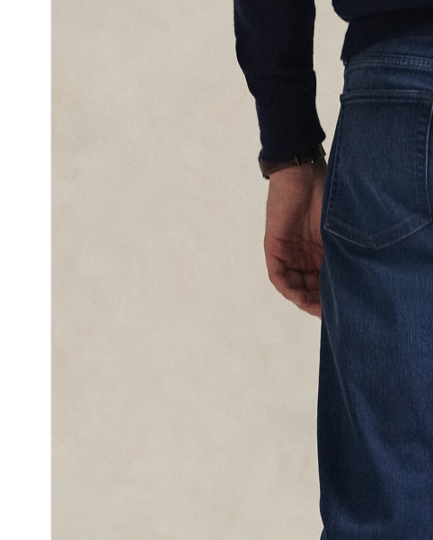 Designed for unrestricted movement and flexibility, the tapered-leg Parkside features an easy, relaxed fit through the seat and thigh. This cotton-blend pair is made with a hint of stretch for added comfort and exceptional recovery. A special wash imparts a lightly broken-in look and feel.