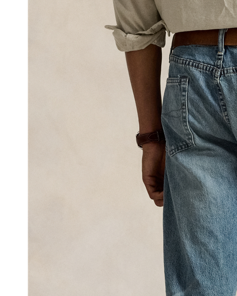 The slim-leg Sullivan features a regular rise and a trim fit through the seat, thigh and knee. This pair is crafted from indigo-dyed stretch denim and lightly washed for a broken-in feel.