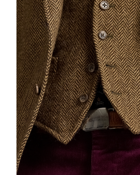 These trousers' fine-wale corduroy is produced with a higher pile for a more plush and luxurious feel.