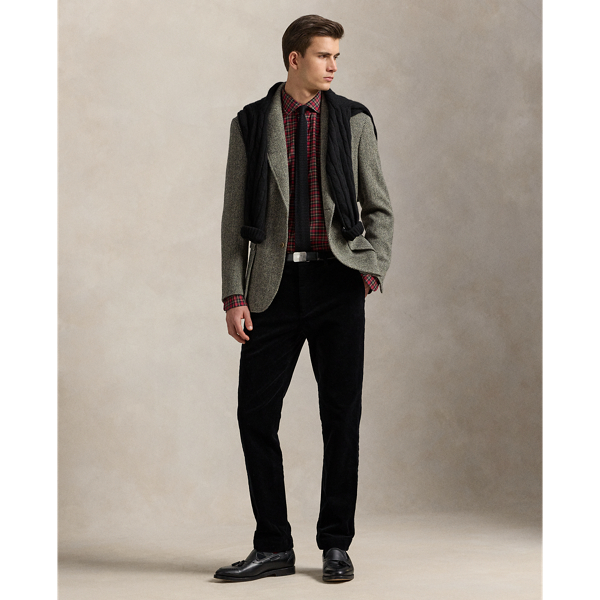 These trousers' fine-wale corduroy is produced with a higher pile for a more plush and luxurious feel.