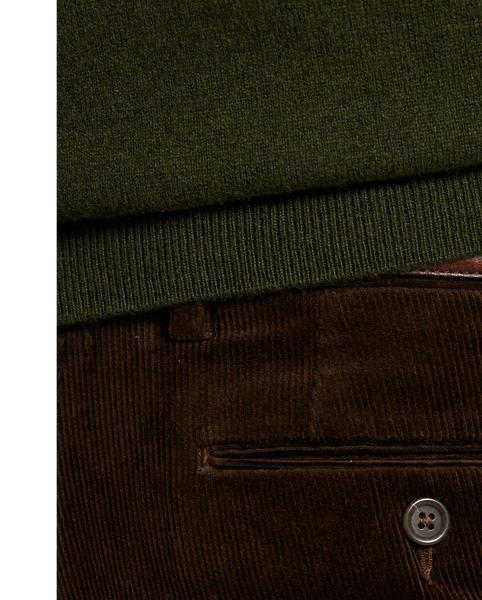 These trousers' fine-wale corduroy is produced with a higher pile for a more plush and luxurious feel.