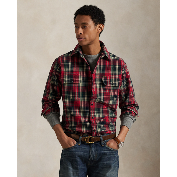 The oxford shirt made its debut very early in  Ralph Lauren Lauren’s designs, and since then, it has solidified its status as a pillar of the Polo look. Our fabric is developed with a secret wash, giving it instant character, ease and a heathered softness – what we refer to as "the perfect rumple". The formula is so unique that it's been kept in a safe for more than three decades. Today, Mr Lauren continues to create countless variations of his iconic shirt, including this brushed version, which draws inspiration from vintage utility shirts.