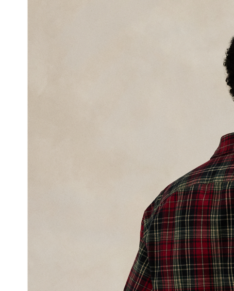 The oxford shirt made its debut very early in  Ralph Lauren Lauren’s designs, and since then, it has solidified its status as a pillar of the Polo look. Our fabric is developed with a secret wash, giving it instant character, ease and a heathered softness – what we refer to as "the perfect rumple". The formula is so unique that it's been kept in a safe for more than three decades. Today, Mr Lauren continues to create countless variations of his iconic shirt, including this brushed version, which draws inspiration from vintage utility shirts.