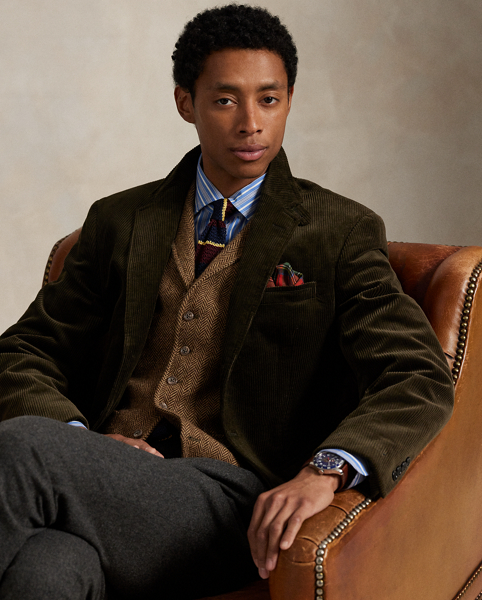 Part of our exclusive collaboration with Thomas Mason, a storied European mill renowned for its exquisite textiles, this Classic Fit shirt is beautifully tailored from a striped cotton fabric specially selected from Thomas Mason's archives. Combining tradition, quality and craftsmanship, this collection celebrates an enduring partnership, with each shirt telling a story of timeless style and elegance.