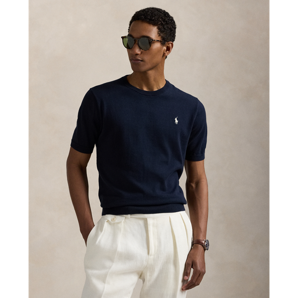 To create this layer, we reinterpreted the clean-lined silhouette of a T-shirt with combed cotton yarn and a sophisticated fine-knit construction. Our signature embroidered Pony on the left chest adds a distinctive finish.