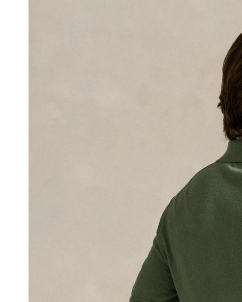 From the signature embroidered Pony to the short-sleeve silhouette, this fine-knit jumper draws inspiration from  Ralph Lauren Lauren’s iconic Polo shirt.