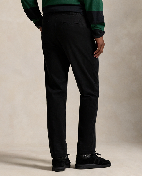 These stretch twill trousers feature a unique convertible construction, which allows the drawstring on the waist to be worn either on the inside or the outside. A garment dye treatment provides tonal variation, while our iconic embroidered Pony gives them a signature Polo finish.