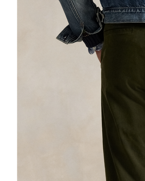 These stretch twill trousers feature a unique convertible construction, which allows the drawstring on the waist to be worn either on the inside or the outside. A garment dye treatment provides tonal variation, while our iconic embroidered Pony gives them a signature Polo finish.