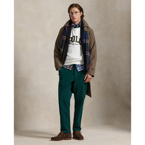 These stretch twill trousers feature a unique convertible construction, which allows the drawstring on the waist to be worn either on the inside or the outside. A garment dye treatment provides tonal variation, while our iconic embroidered Pony gives them a signature Polo finish.