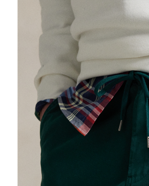 These stretch twill trousers feature a unique convertible construction, which allows the drawstring on the waist to be worn either on the inside or the outside. A garment dye treatment provides tonal variation, while our iconic embroidered Pony gives them a signature Polo finish.