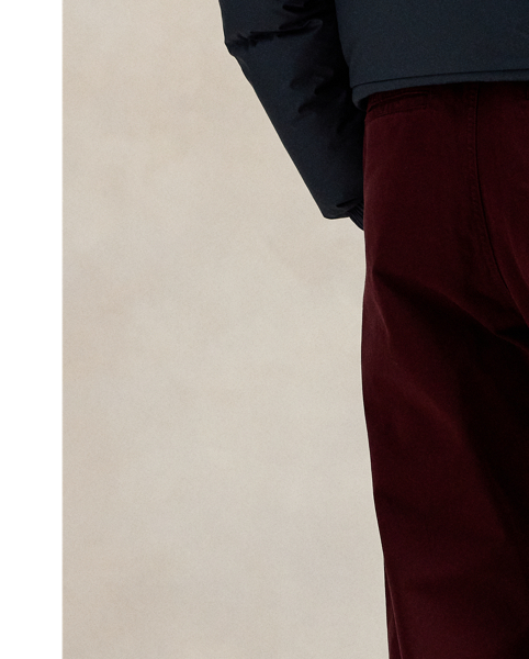 These stretch twill trousers feature a unique convertible construction, which allows the drawstring on the waist to be worn either on the inside or the outside. A garment dye treatment provides tonal variation, while our iconic embroidered Pony gives them a signature Polo finish.